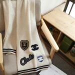 Chanel 24B Cashmere Knitted Badge Scarf White 180Cm - Image 6