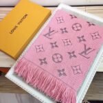 Louis Vuitton Logomania Shine Scarf Rose Ballerine 180Cm M70466 - Image 2