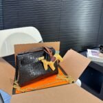 Hermes Kelly Mini Pochette Shiny Alligator Black 21Cm - Image 2